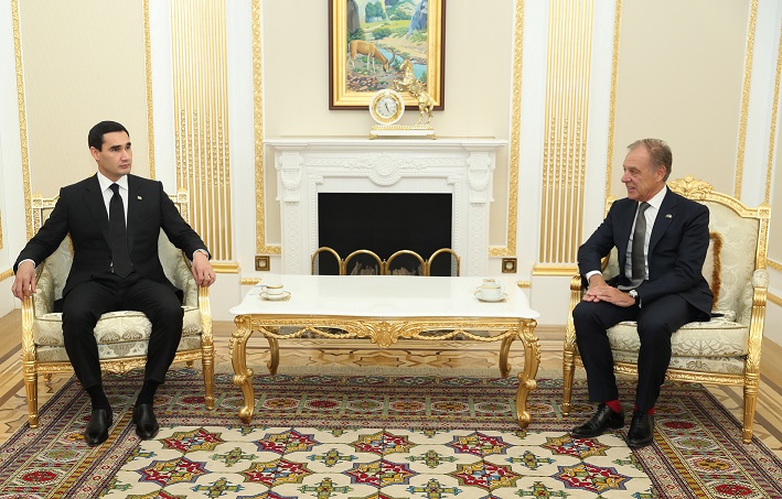 Le président Berdymoukhamedov avec Gilles Rémy